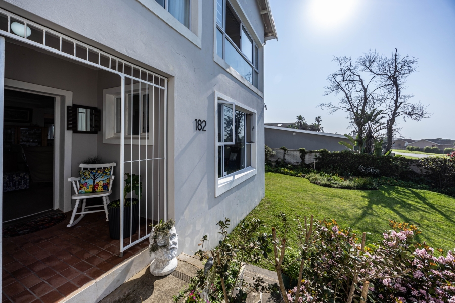4 Bedroom Property for Sale in Kidds Beach Eastern Cape